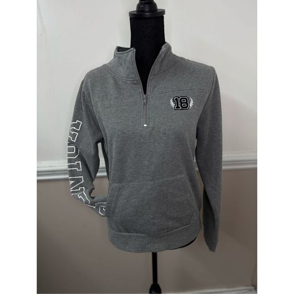Jostens 2018 Senior Half Zip Grey Sweatshirt Size Medium - Picture 1 of 7